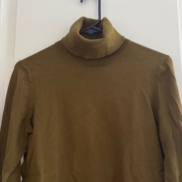 Tommy Hilfiger Olive Green Turtleneck Sweater - Medium - Picture 4 of 7